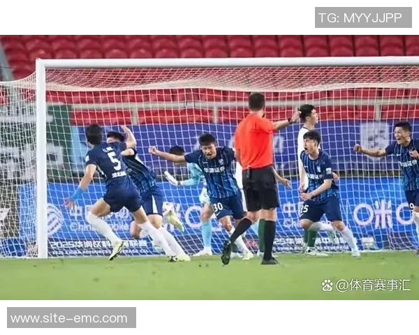 对比去年积分榜海港蓉城申花稳居前三亚泰梅州海牛依旧垫底 对比去年积分榜海港蓉城申花稳居前三亚泰梅州海牛依旧垫底