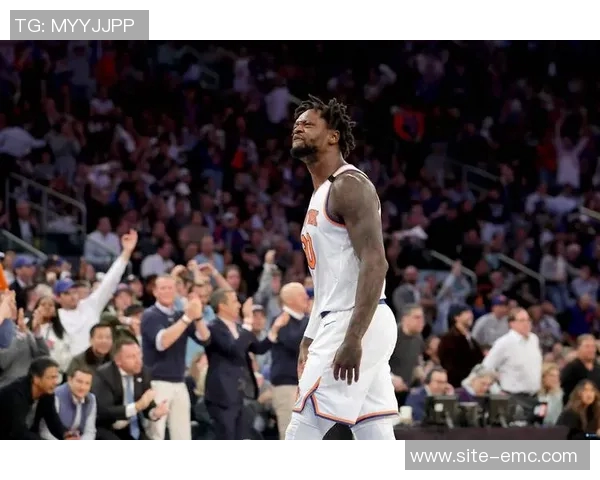 兰德尔半场高效表现24分10投10中助力球队争胜