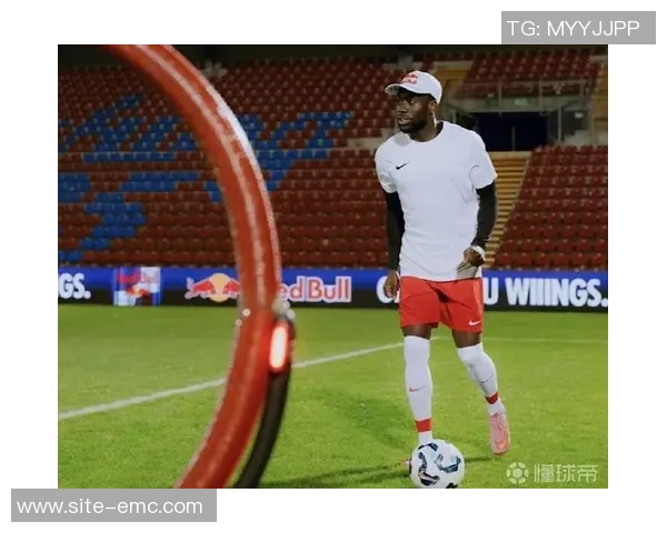 戴维斯恢复训练进展顺利预计很快回归拜仁合练